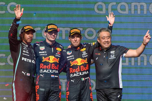 AUSTIN, TX - OCTOBER 24: Mercedes AMG Petronas Motorsport driver Lewis Hamilton (44) of Team Great Britain, Red Bull Racing Honda driver Max Verstappen (33) of Team Netherlands, Red Bull Racing Honda driver Pierre Gasly (10) of Team France, and Honda F1 General Manager Masashi Yamamoto wave to the crowd from the podium during the Aramco U.S. Grand Prix at Circuit of the Americas on October 24, 2021 in Austin, TX. (Photo by Ken Murray Icon Sportswire) AUTO: OCT 24 F1 - Aramco United States Grand Prix Icon211024002