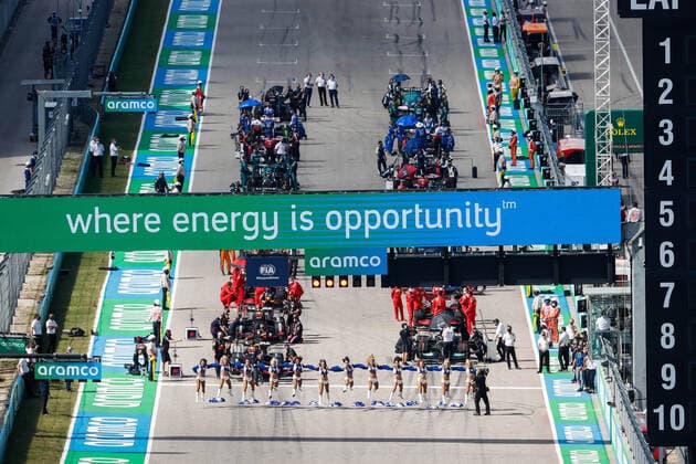 pom pom girls show on the starting grid, grille de depart, during the Formula 1 Aramco United States Grand Prix 2021, 17th round of the 2021 FIA Formula One World Championship, WM, Weltmeisterschaft from October 21 to 24, 2021 on the Circuit of the Americas, in Austin, Texas, United States of American - F1 - UNITED STATES GRAND PRIX 2021 - RACE DPPI Panoramic  00121036__V2_9518