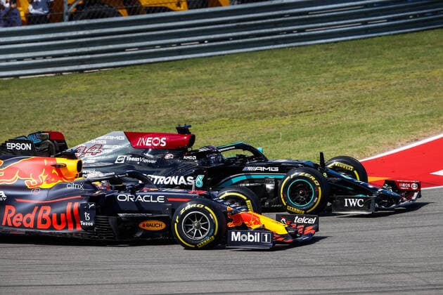 start of the race, depart, 33 VERSTAPPEN Max (nld), Red Bull Racing Honda RB16B, 44 HAMILTON Lewis (gbr), Mercedes AMG F1 GP W12 E Performance, action during the Formula 1 Aramco United States Grand Prix 2021, 17th round of the 2021 FIA Formula One World Championship, WM, Weltmeisterschaft from October 21 to 24, 2021 on the Circuit of the Americas, in Austin, Texas, United States of American - F1 - UNITED STATES GRAND PRIX 2021 - RACE DPPI Panoramic  00121036__V2_9609