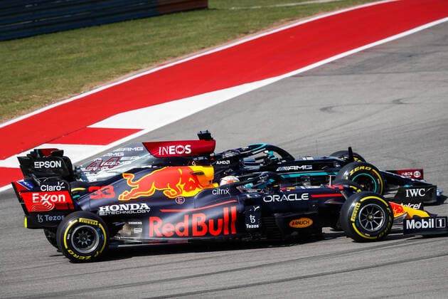 start of the race, depart, 33 VERSTAPPEN Max (nld), Red Bull Racing Honda RB16B, 44 HAMILTON Lewis (gbr), Mercedes AMG F1 GP W12 E Performance, action during the Formula 1 Aramco United States Grand Prix 2021, 17th round of the 2021 FIA Formula One World Championship, WM, Weltmeisterschaft from October 21 to 24, 2021 on the Circuit of the Americas, in Austin, Texas, United States of American - F1 - UNITED STATES GRAND PRIX 2021 - RACE DPPI Panoramic  00121036__V2_9613