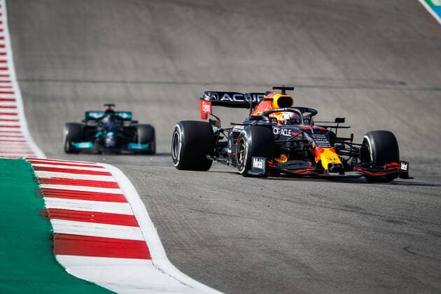 33 VERSTAPPEN Max (nld), Red Bull Racing Honda RB16B, action during the Formula 1 Aramco United States Grand Prix 2021, 17th round of the 2021 FIA Formula One World Championship, WM, Weltmeisterschaft from October 21 to 24, 2021 on the Circuit of the Americas, in Austin, Texas, United States of American - F1 - UNITED STATES GRAND PRIX 2021 - RACE DPPI Panoramic  00121036__V2_0315