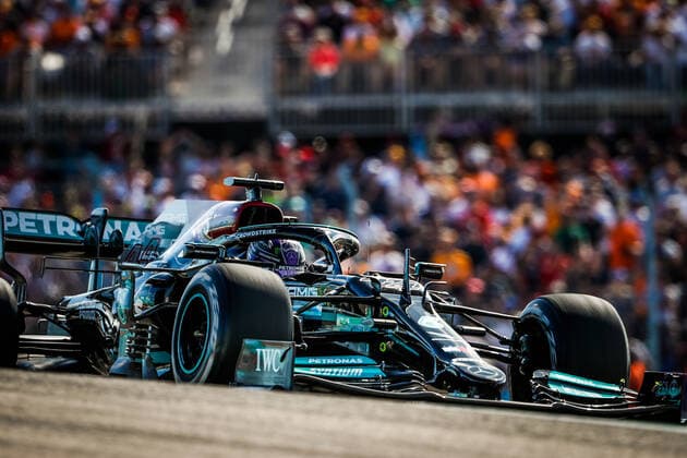 44 HAMILTON Lewis (gbr), Mercedes AMG F1 GP W12 E Performance, action during the Formula 1 Aramco United States Grand Prix 2021, 17th round of the 2021 FIA Formula One World Championship, WM, Weltmeisterschaft from October 21 to 24, 2021 on the Circuit of the Americas, in Austin, Texas, United States of American - F1 - UNITED STATES GRAND PRIX 2021 - RACE DPPI Panoramic  00121036__V2_0175