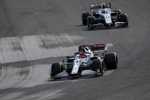 07 RAIKKONEN Kimi (fin), Alfa Romeo Racing ORLEN C41, 47 SCHUMACHER Mick (ger), Haas F1 Team VF-21 Ferrari, action during the Formula 1 Aramco United States Grand Prix 2021, 17th round of the 2021 FIA Formula One World Championship, WM, Weltmeisterschaft from October 21 to 24, 2021 on the Circuit of the Americas, in Austin, Texas, United States of American - F1 - UNITED STATES GRAND PRIX 2021 - RACE DPPI Panoramic  20211024_GOODEN_FGO09146