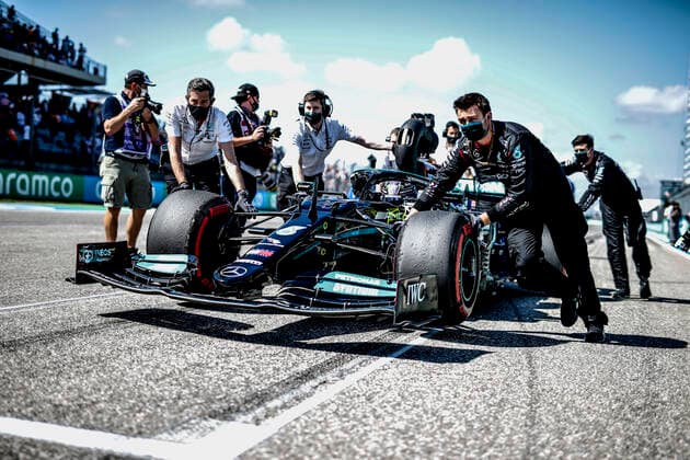 starting grid, grille de depart, 44 HAMILTON Lewis (gbr), Mercedes AMG F1 GP W12 E Performance, during the Formula 1 Aramco United States Grand Prix 2021, 17th round of the 2021 FIA Formula One World Championship, WM, Weltmeisterschaft from October 21 to 24, 2021 on the Circuit of the Americas, in Austin, Texas, United States of American - F1 - UNITED STATES GRAND PRIX 2021 - RACE DPPI Panoramic  00121036_F12021GP17USA_JK203178