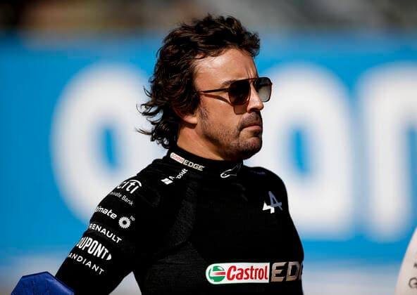 ALONSO Fernando (spa), Alpine F1 A521, portrait during the Formula 1 Aramco United States Grand Prix 2021, 17th round of the 2021 FIA Formula One World Championship, WM, Weltmeisterschaft from October 21 to 24, 2021 on the Circuit of the Americas, in Austin, Texas, United States of American - F1 - UNITED STATES GRAND PRIX 2021 - RACE DPPI Panoramic  00121036_F12021GP17USA_JK201701