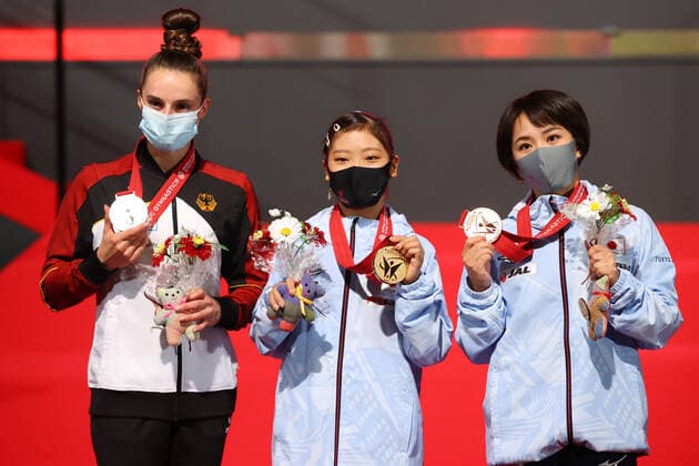 Bilder des Jahres 2021, Sport 10 Oktober Sport Themen der Woche KW42 Sport Bilder des Tages (L to R) Pauline Schaefer-Betz (GER), Urara Ashikawa, Mai Murakami (JPN), OCTOBER 24, 2021 - Artistic Gymnastics : FIG Artistic Gymnastic World Championships 2021 in Kitakyushu Women s Apparatus Medal Ceremony Balance Beam at Kitakyushu General Gymnasium, Fukuoka, Japan. Noxthirdxpartyxsales  (172678483)