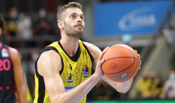 Ludwigsburg , Basketball easycredit BBL Bundesliga MHP Riesen Ludwigsburg vs Telekom Baskets Bonn , Jonas Wohlfarth Bottermann Riesen