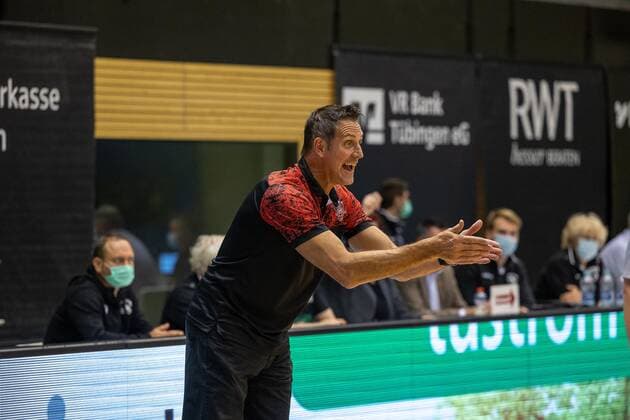 Hans Jürgend Gnad Bayer Giants Leverkusen, Head Coach ¨¨¨Tigers Tübingen vs Bayer Giants Leverkusen, 2 Basketball, Bundesliga, Pro A, Barmer 2 Basketball, Matchday 6, Season 2021 2022, 24 10 2021, ¨¨ Tigers Tübingen Bayer Giants Leverkusen, Basketball, 2 Bundesliga, Barmer 2 Basketball, Matchday 6, Season 2020 2021, 24 10 2021 Rottenburg am Neckar. Copyright: xNinaxSander xEibnerxPressefotoxIx EP_NSR