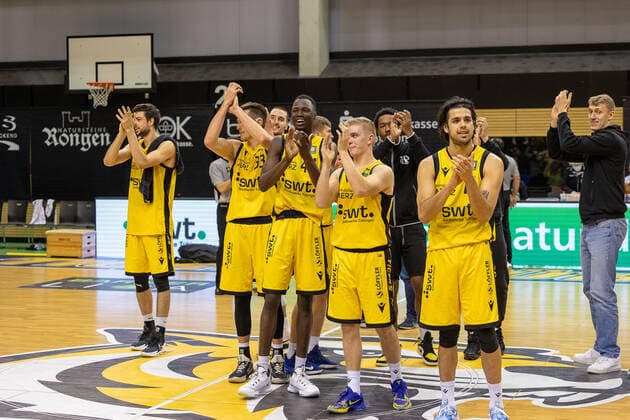 Tigers Tübingen defeats Bayer Giants Leverkusen¨¨¨Tigers Tübingen vs Bayer Giants Leverkusen, 2 Basketball, Bundesliga, Pro A, Barmer 2 Basketball, Matchday 6, Season 2021 2022, 24 10 2021, ¨¨ Tigers Tübingen Bayer Giants Leverkusen, Basketball, 2 Bundesliga, Barmer 2 Basketball, Matchday 6, Season 2020 2021, 24 10 2021 Rottenburg am Neckar. Copyright: xNinaxSander xEibnerxPressefotoxIx EP_NSR