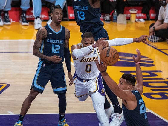 October 24, 2021, Los Angeles, California, USA: Russell Westbrook 0 of the Los Angeles Lakers passes the ball during their regular season NBA, Basketball Herren, USA game with the Memphis Grizzlies on Sunday October 24, 2021 at the Staples Center in Los Angeles, California. Lakers defeat Grizzlies, 121-118. PI Los Angeles USA - ZUMAp124 20211024_zaa_p124_015 Copyright: xJAVIERxROJASx