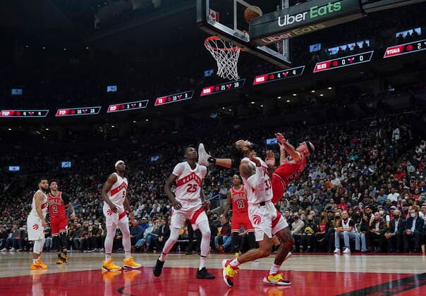 October 25, 2021, Toronto, on, Canada: Chicago Bulls guard Alex Caruso (6) gets fouled by Toronto Raptors guard Gary Trent Jr. (33) as Raptors forward Chris Boucher (25) looks on during first half NBA, Basketball Herren, USA basketball action in Toronto, Monday, Oct. 25, 2021. Canada News - October 25, 2021 - ZUMAc35_ 20211025_zaf_c35_090 Copyright: xNathanxDenettex