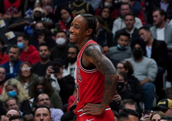 October 25, 2021, Toronto, on, Canada: Chicago Bulls forward DeMar DeRozan (11) smiles on the court during first half NBA, Basketball Herren, USA basketball action against the Toronto Raptors, in Toronto, Monday, Oct. 25, 2021. Canada News - October 25, 2021 - ZUMAc35_ 20211025_zaf_c35_093 Copyright: xNathanxDenettex