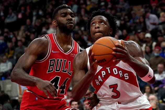 October 25, 2021, Toronto, on, Canada: Toronto Raptors forward OG Anunoby (3) drives to the net as Chicago Bulls forward Patrick Williams (44) looks on during second half NBA, Basketball Herren, USA basketball action in Toronto, Monday, Oct. 25, 2021. Canada News - October 25, 2021 - ZUMAc35_ 20211025_zaf_c35_095 Copyright: xNathanxDenettex