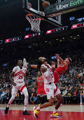 October 25, 2021, Toronto, on, Canada: Chicago Bulls guard Alex Caruso (6) gets fouled by Toronto Raptors guard Gary Trent Jr. (33) as Raptors forward Chris Boucher (25) looks on during first half NBA, Basketball Herren, USA basketball action in Toronto, Monday, Oct. 25, 2021. Canada News - October 25, 2021 - ZUMAc35_ 20211025_zaf_c35_123 Copyright: xNathanxDenettex