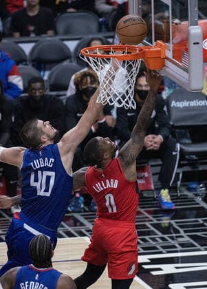 October 25, 2021, Los Angeles, California, USA: Ivica Zubac 40 of the Los Angeles Clippers blocks a shot by Damian Lillard 0 of the Portland Trail Blazers during their NBA, Basketball Herren, USA game on Monday October 25, 2021 at the Staples Center in Los Angeles, California. Clippers defeats Trail Blazers, 116-86. PI Los Angeles USA - ZUMAp124 20211025_zaa_p124_025 Copyright: xJAVIERxROJASx