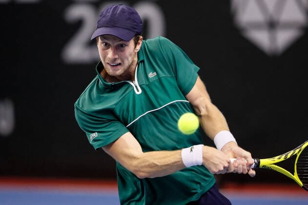 ATP, Tennis Herren St. Petersburg Open 2021 International Tennis Tournament Botic van de Zandschulp of Netherlands returns the ball to Yoshihito Nishioka of Japan during the men s singles Round of 32 tennis match of the ATP 250 St. Petersburg Open 2021 International Tennis Tournament at the Sibur Arena on October 26, 2021 in Saint Petersburg, Russia. Saint Petersburg Russia  Copyright: xMikexKireevx kireev-notitle211026_np6co