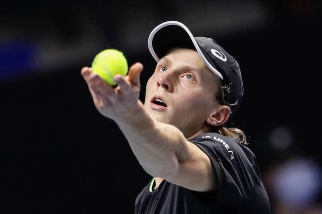 ATP, Tennis Herren St. Petersburg Open 2021 International Tennis Tournament Emil Ruusuvuori of Finland serves the ball to Taylor Fritz of United States during the men s singles Round of 32 tennis match of the ATP 250 St. Petersburg Open 2021 International Tennis Tournament at the Sibur Arena on October 26, 2021 in Saint Petersburg, Russia. Saint Petersburg Russia  Copyright: xMikexKireevx kireev-notitle211026_npyLl