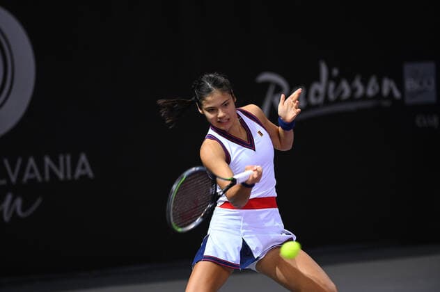 Cluj-Napoca, ROMANIA 26th Oct Emma Raducanu in action in her first round match against Polona Hercog  Copyright: xRaedxKrishanx