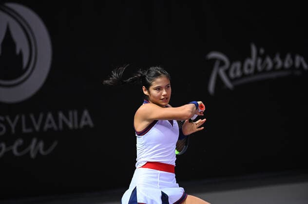 Cluj-Napoca, ROMANIA 26th Oct Emma Raducanu in action in her first round match against Polona Hercog  Copyright: xRaedxKrishanx