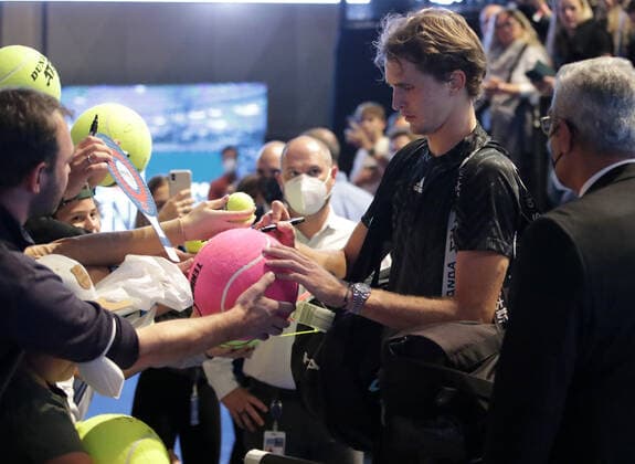 TENNIS - ATP, Tennis Herren Erste Bank Open VIENNA,AUSTRIA,26.OCT.21 - TENNIS - ATP World Tour, Erste Bank Open. Image shows Alexander Zverev (GER) and fans.  GEPAxpictures xWalterxLuger