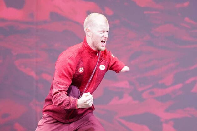 Peking 2022, Modenschau Team Kanada, Präsentation der Teamkleidung für die Olympischen Winterspiele October 26, 2021, Toronto, ON, Canada: Paralympian biathlete Mark Arendz models the new Lululemon athlete kit at the Team Canada x Lululemon Athlete Kit Reveal in Toronto on Tuesday, October 26, 2021. Lululemon will outfit Canada s Olympic and Paralympic athletes starting with the upcoming Winter games, Winterspiele,Spiele, Summer games in Beijing. Canada News - October 26, 2021  - ZUMAc35_ 20211026_zaf_c35_182 Copyright: xEvanxBuhlerx
