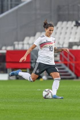 Sports, Football, World Cup Qualification Women Season 2021 22 Women International Match Germany vs Israel 26 10 2021, Stadium Essen Dzsenifer Marozsan 10, Germany Single Action Essen Stadium Essen Nordrhein Westfahlen Germany