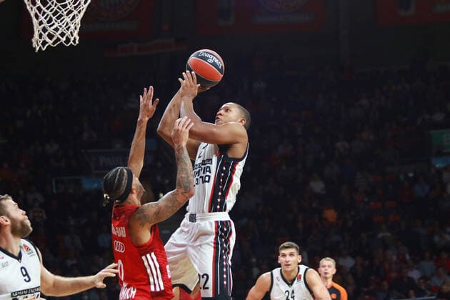 34 Gavin Schilling FCBB red vs 22 Devon Hall Olimpia Milano Basketball EuroLeague FC Bayern Muenchen vs Olimpia Milano at Audi Dome on 26 10 2021, PHOTO Mladen Lackovic LakoPress.