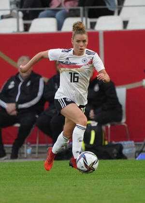 26 10 2021, women football, world cup qualification, international match Germany Israel , stadium Essen 26 10 2021, Linda Dallmann Germany, action, single image,