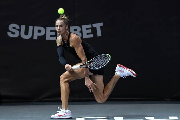 Day four of Transylvania Open and second day without public due to Covid 19. WTA, Tennis Damen competition taking place in BT Arena, Cluj-Napoca, Romania between 23-21 October 2021 Polona Hercog in action during her match against Emma Raducanu on the fourth day of Transylvania Open in BT Arena, Cluj-Napoca, Romania, 26 October 2021 Cluj-Napoca Cluj Romania Copyright: xAncaxTepeix