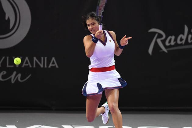 Day four of Transylvania Open and second day without public due to Covid 19. WTA, Tennis Damen competition taking place in BT Arena, Cluj-Napoca, Romania between 23-21 October 2021 Emma Raducanu in action during her match against Polona Hercog on the fourth day of Transylvania Open in BT Arena, Cluj-Napoca, Romania, 26 October 2021 Cluj-Napoca Cluj Romania Copyright: xAncaxTepeix