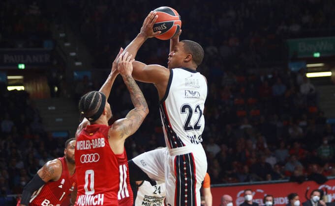 0 Nick Weiler Babb FCBB red vs 22 Devon Hall Olimpia Milano Basketball EuroLeague FC Bayern Muenchen vs Olimpia Milano at Audi Dome on 26 10 2021, PHOTO Mladen Lackovic LakoPress