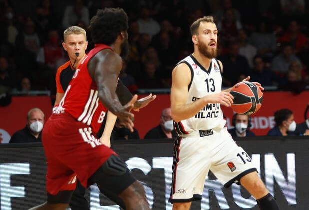 8 Tegba Othello Hunter FCBB red vs 13 Sergio Rodriguez Olimpia Milano Basketball EuroLeague FC Bayern Muenchen vs Olimpia Milano at Audi Dome on 26 10 2021, PHOTO Mladen Lackovic LakoPress