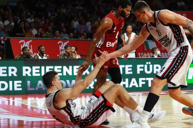 Curious 2 Corey Walden FCBB red and 24 Dinos Mitoglou help 15 Kaleb Tarczewski to get up on the floor Olimpia Milano Basketball EuroLeague FC Bayern Muenchen vs Olimpia Milano at the Audi Dome on 26 10 2021, PHOTO Mladen Lackovic LakoPress