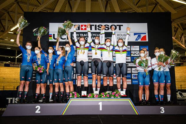 Italy, Germany, Great Britain UCI Track Cycling World Championships Roubaix 2021 PATERNOSTER Letizia BALSAMO Elisa ALZINI Martina CONSONNI Chiara FIDANZA Martina ITA Italy Second Place KRÖGER Mieke SÜßEMILCH Laura BRENNAUER Lisa BRAUßE Franziska Winner First Place ARCHIBALD Katie BARKER Megan EVANS Neah KNIGHT Josie GBR Great Britain Third Place Award Ceremony Medal Ceremony Podium Landscape Event UCI Track Cycling World Championships 2021 Roubaix Stab Velodrome Category Category Cycling Track Cycling World Championships Elite Women Location Place Europe France Roubaix Stab Velodrome Discipline Team Pursuit Distance 4000 m Date Date 21 10 2021 Thursday Day 2