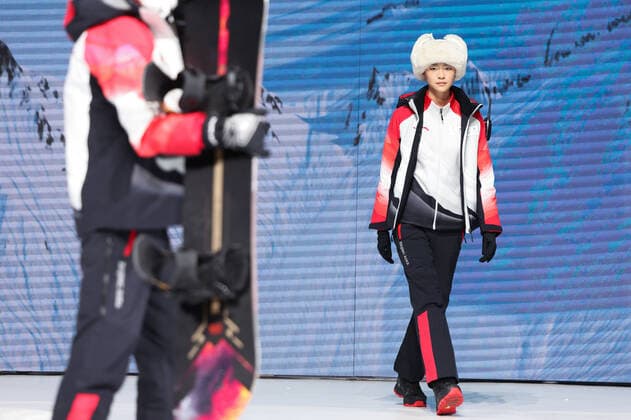 BEIJING, CHINA - OCTOBER 27: Models showcase uniforms during the release ceremony of uniforms for Beijing 2022 Olympic and Paralympic Winter games, Winterspiele,Spiele, Summer games at Shougang Park on October 27, 2021 in Beijing, China.  Copyright: xVCGx CFP111354968574 