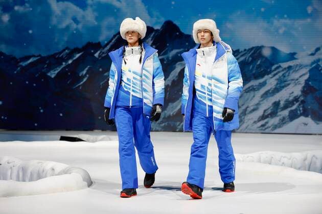 BEIJING, CHINA - OCTOBER 27: Models showcase uniforms and accouterments for volunteers during the release ceremony of uniforms and accouterments for Beijing 2022 Olympic and Paralympic Winter games, Winterspiele,Spiele, Summer games at Shougang Park on October 27, 2021 in Beijing, China.  Copyright: xVCGx CFP111354971993 
