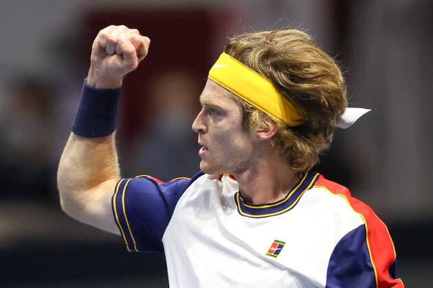 ST PETERSBURG, RUSSIA - OCTOBER 27, 2021: Russia s Andrey Rublev reacts in his singles Round of 16 tennis match against Belarus Ilya Ivashka at the St Petersburg Open 2021 international tournament held at Sibur Arena as part of the ATP, Tennis Herren World Tour 250 series. Peter Kovalev TASS  TS115F0C