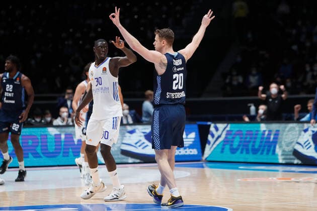Zenit St Petersburg V Real Madrid - Turkish Airlines EuroLeague Andrey Zubkov (C) of Zenit celebrates during the EuroLeague Basketball match between Zenit St. Petersburg and Real Madrid on October 27, 2021 at Yubileyny Sports Palace in Saint Petersburg, Russia. Saint Petersburg Russia  Copyright: xMikexKireevx kireev-notitle211027_nprGP