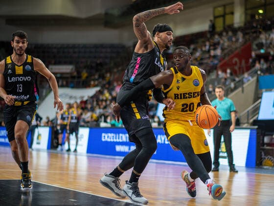 Julian Gamble Lenovo Tenerife, 03 , Rawle Alkins MHP Riesen Ludwigsburg, 20 , GER, MHP Riesen Ludwigsburg vs Lenovo Tenerife, Basketball, Champions League, FIBA, Matchday 3, Season 2021 2022, 27 10 2021, GER, MHP Riesen Ludwigsburg vs Lenovo Tenerife, Basketball, Champions League, FIBA, Matchday 3, Season 2021 2022, 27 10 2021 Ludwigsburg Copyright: xSaschaxWaltherx MHP