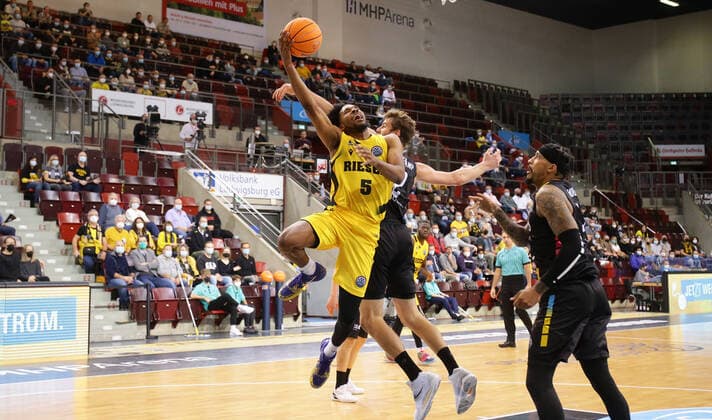Ludwigsburg , Basketball Champions League MHP Riesen Ludwigsburg vs Lenovo Tenerife , Justin Simon Riesen