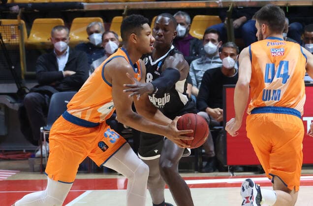 Karim Jallow (Ratiopharm Ulm) (L) thwarted by Kevin Hervey (Segafredo Virtus Bologna) during the Eurocup tournament match Segafredo Virtus Bologna Vs. Ratiopharm Ulm at the Paladozza sports palace - Bologna, October 27, 2021  Copyright: xMichelexNuccix xIPAx xx 0