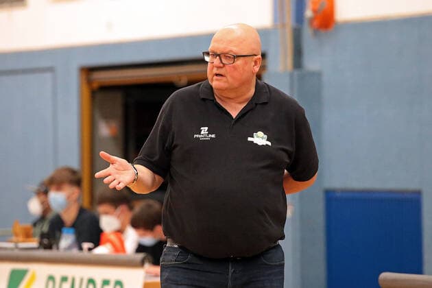 27 10 2021, xovx, basketball women DBBL cup, Bender Baskets Grünberg TK Hannover Luchse coach Rene Spandauw Bender Baskets Grünberg Grünberg Sporthalle Theo Koch Schule Hessen Germany EN