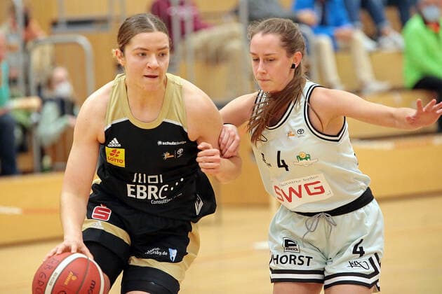 27 10 2021, xovx, Basketball Women DBBL Cup, Bender Baskets Grünberg TK Hannover Luchse v l Helena Eckerle TK Hannover Luchse , Sixta Herzberger Bender Baskets Grünberg Grünberg Sporthalle Theo Koch Schule Hessen Deutschland DE