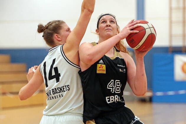 27 10 2021, xovx, Basketball Women DBBL Cup, Bender Baskets Grünberg TK Hannover Luchse v l Alva Hedrich Bender Baskets Grünberg , Anne Zipser TK Hannover Luchse Grünberg Sporthalle Theo Koch Schule Hessen Deutschland DE
