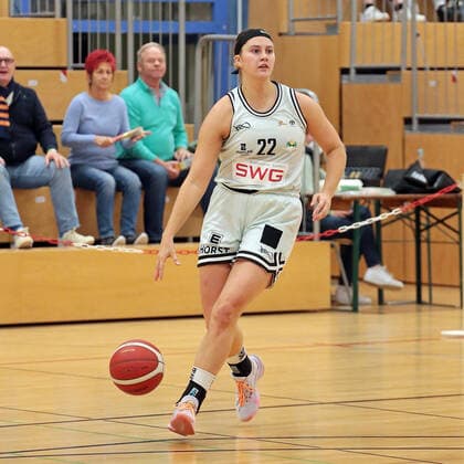 27 10 2021, xovx, Basketball Women DBBL Cup, Bender Baskets Grünberg TK Hannover Luchse Olivia Nash Bender Baskets Grünberg , Freisteller Grünberg Sporthalle Theo Koch Schule Hessen Germany EN
