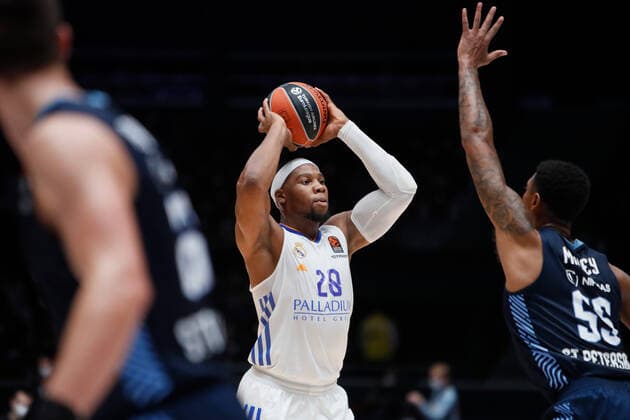 Zenit St Petersburg V Real Madrid - Turkish Airlines EuroLeague Guerschon Yabusele (C) of Real Madrid in action during the EuroLeague Basketball match between Zenit St. Petersburg and Real Madrid on October 27, 2021 at Yubileyny Sports Palace in Saint Petersburg, Russia. Saint Petersburg Russia  Copyright: xMikexKireevx kireev-notitle211027_npCRU