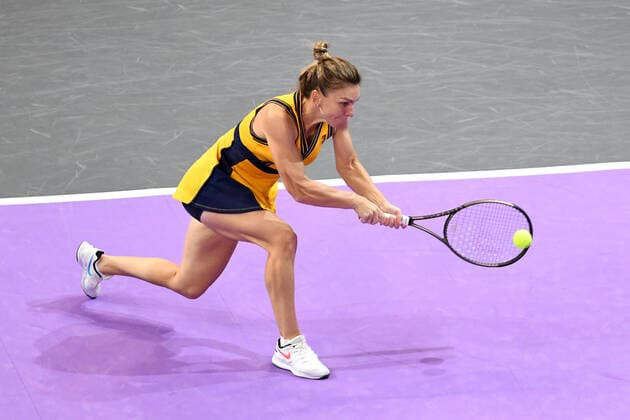 Day five of WTA, Tennis Damen 250 Transylvania Open Tour with restrictions due to Covid 19. WTA competition taking place in BT Arena, Cluj-Napoca, Romania between 27 October 2021 Simona Halep in action - receiving the ball during her match against Gabriela Ruse on day five of Transylvania Open WTA250 - 27 October 2021 Cluj-Napoca Cluj Romania Copyright: xAncaxTepeix