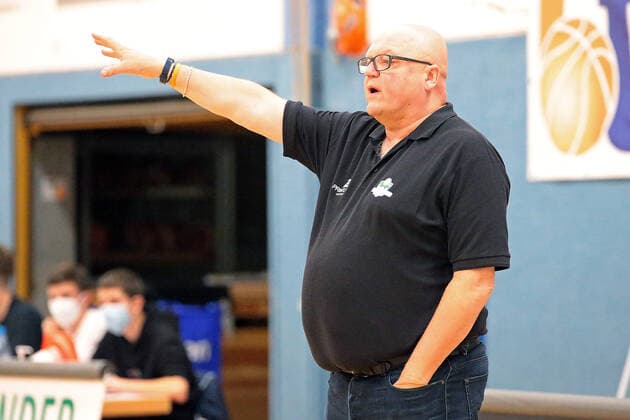27 10 2021, xovx, basketball women DBBL cup, Bender Baskets Grünberg TK Hannover Luchse coach Rene Spandauw Bender Baskets Grünberg Grünberg Sporthalle Theo Koch Schule Hessen Germany EN