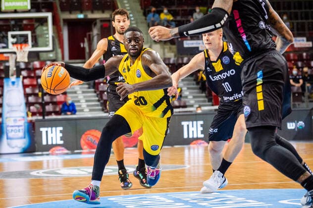 Rawle Alkins MHP RIESEN Ludwigsburg 20 Sasu Salin Lenovo Tenerife 10 Julian Gamble Lenovo Tenerife 3 during the BCL match MHP Riesen Ludwigsburg Lenovo Tenerife on 27 10 2021 in Ludwigsburg MHPArena Germany Ludwigsburg 27 10 21 Basketball , 27 10 2021, Ludwigsburg Germany xpxsdx