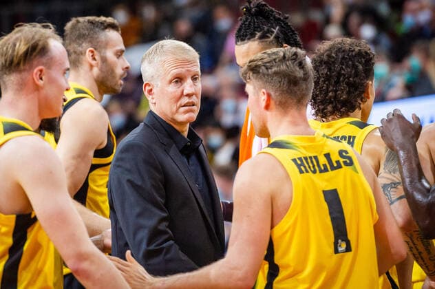 John Patrick Headcoach MHP RIESEN Ludwigsburg Jordan Hulls MHP RIESEN Ludwigsburg 1 li Lukas Herzog MHP RIESEN Ludwigsburg 11 Jonas Wohlfarth Bottermann MHP RIESEN Ludwigsburg 18 at the BCL game MHP Riesen Ludwigsburg Lenovo Tenerife on 27 10 2021 in Ludwigsburg MHPArena Germany Ludwigsburg 27 10 21 Basketball , 27 10 2021, Ludwigsburg Germany xpxsdx